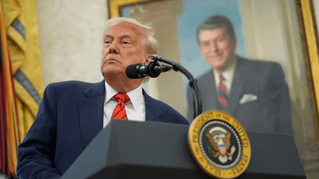 DeFiTracer's tweet image. 🚨 BREAKING:

🇺🇸 DONALD TRUMP TO MAKE "BIG" ANNOUNCEMENT
FROM THE OVAL OFFICE AT 12 PM ET.

SOMETHING BIG IS COMING! 👀