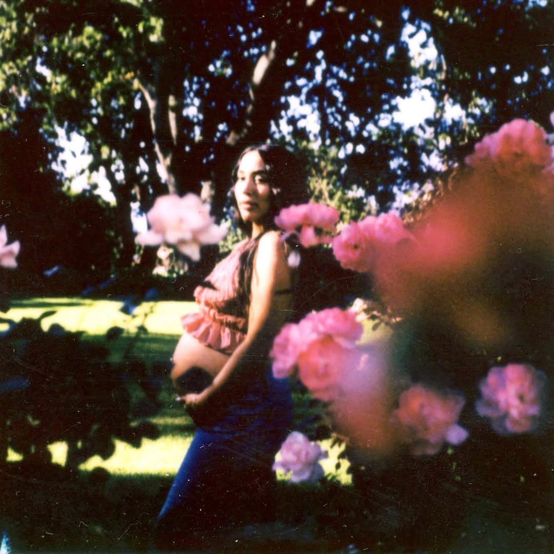 Tha5SOSFamily's tweet image. Luke Hemmings announces that he and Sierra have welcomed their first child together!!!!!!

“Our best kept secret🤍

Written and produced by Sierra and a Luke Hemmings🤍”