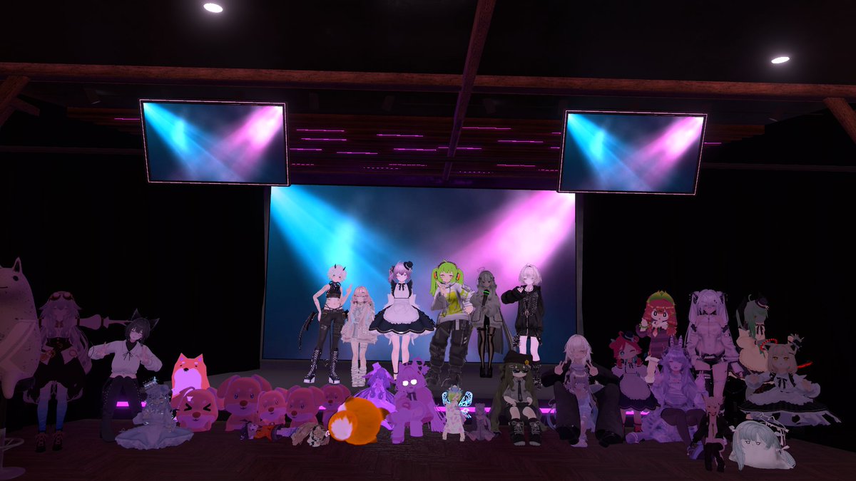 murfanare's tweet photo. かにぱん先生の #SwingBegin イベに行ってきたよ～～。めちゃエレスイでオシャレだった～～。良き音楽をありがとうございました！ #VRChat https://t.co/BhgCn0GIum
