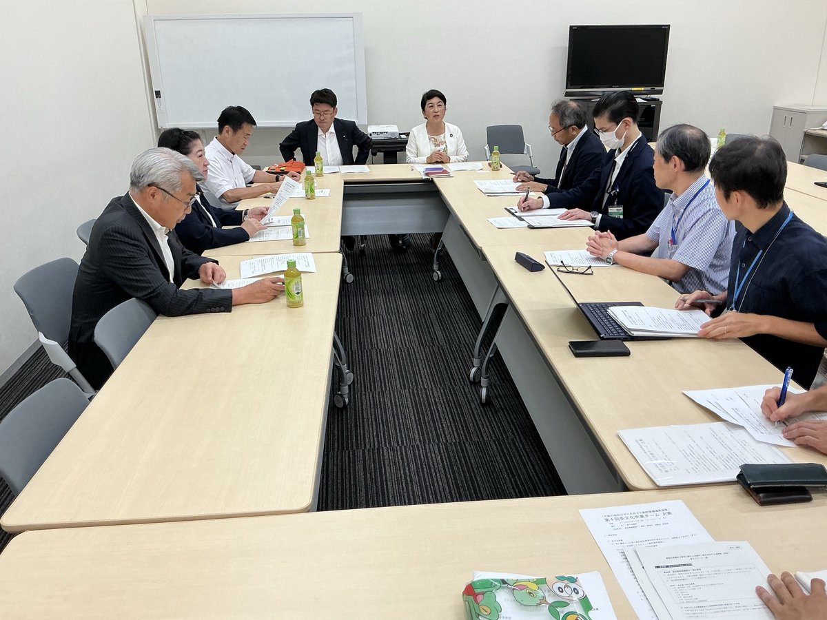 動物愛護議員連盟の条文化作業チームで、今法律改正の議論を精力的にしています。