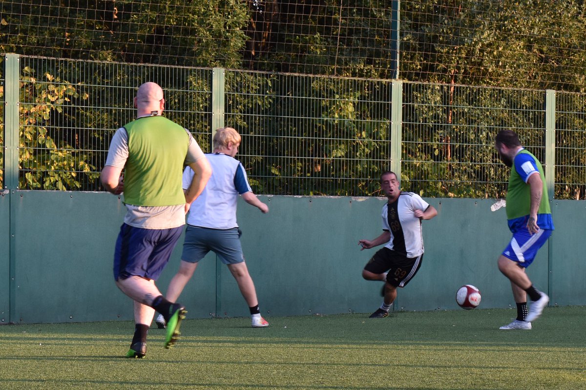 HeadStart tweet media