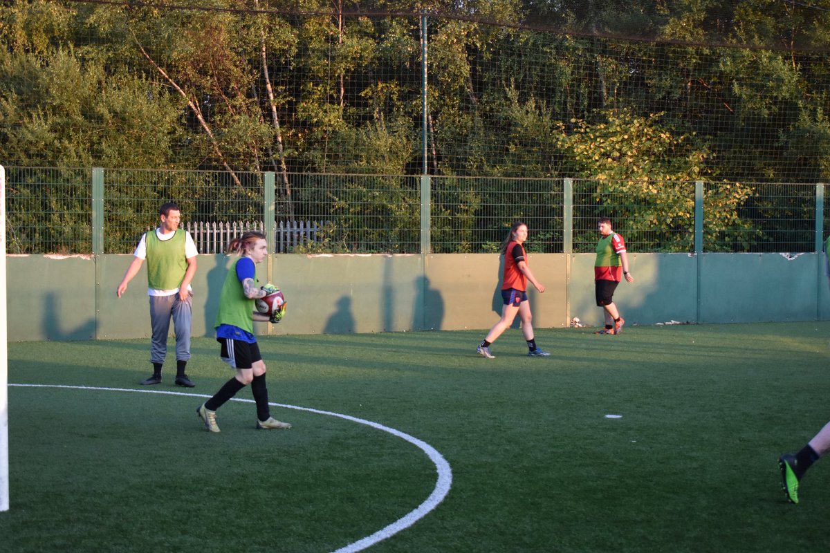 HeadStart tweet media