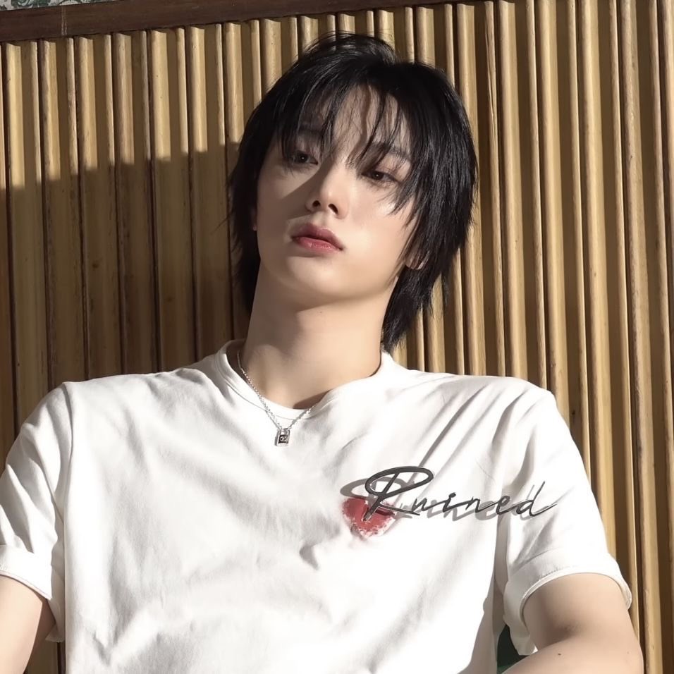 감히
취향 드으으음뿍 때려넣은
박성호라고........