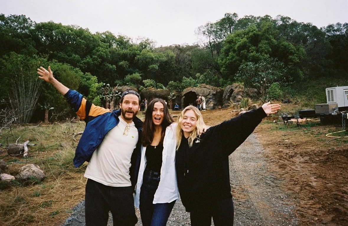 daniel brühl and the cast of 'EDEN' 📸: sydney sweeney, image size:1179x764