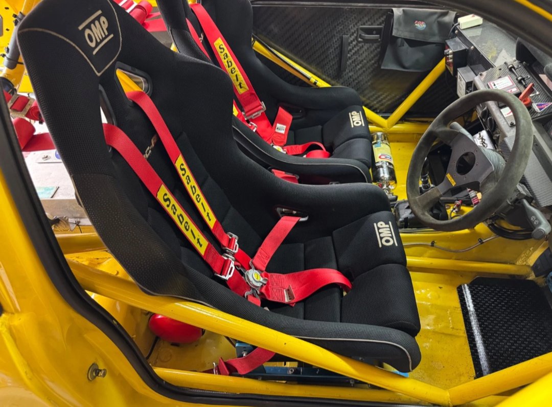 MaximumAttackDT's tweet photo. This is currently for sale on eBay. It reminds me how much I love the Clio Maxi. Would look so cool alongside the Escort. #F2Friday #maximumattack #wrc #erc #brc #motorsport #rally https://t.co/YoZwE8T0Uc