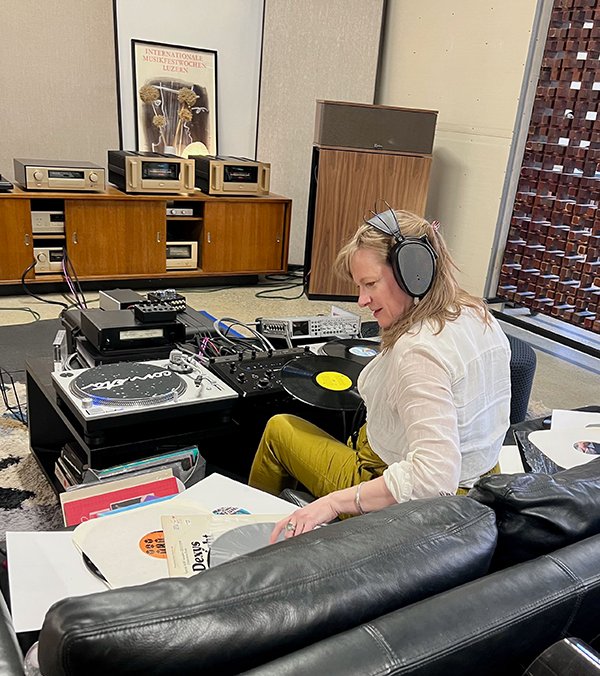 AnalogPlanet.com (@analogplanet) on Twitter photo Meet the Cometa M2 mixing preamp, a new analog component w/some old-school attributes our Julie Mullins experienced hands-on during a recent demo session at <a href="/CommonWave_HiFi/">CommonWave</a>, an L.A.-area hi-fi dealership; her report bit.ly/475q0mQ Meet the Cometa M2 mixing preamp, a new analog component w/some old-school attributes our Julie Mullins experienced hands-on during a recent demo session at <a href="/CommonWave_HiFi/">CommonWave</a>, an L.A.-area hi-fi dealership; her report bit.ly/475q0mQ