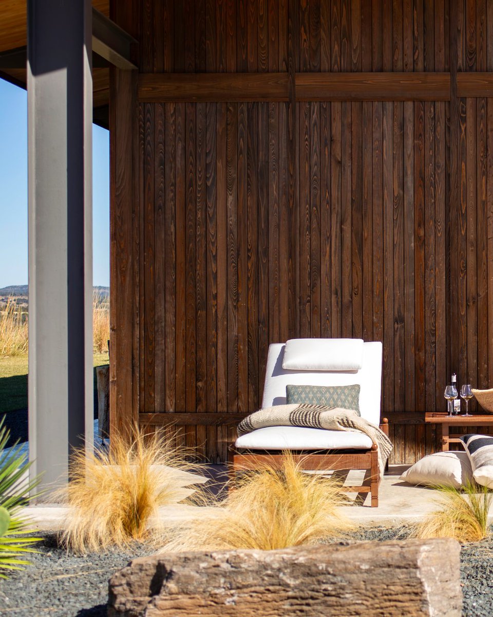 SeasonalLving's tweet image. Life’s richest moments aren’t in the center — they’re in the spaces between.  The space where your life actually happens.

Design your in‑between with the Vaterra Collection — Link in Bio!

#VaterraCollection #LuxuryOutdoors #IntentionalSpaces #TransitionalDesign #SeasonalLiving