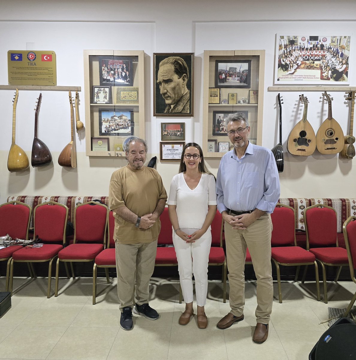 hhoglu's tweet photo. Doğru Yol Türk Kültür Sanat Derneğini ziyaret https://t.co/5WUg7u04YH
