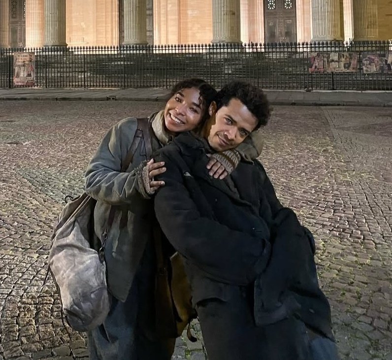 let's pose with mama