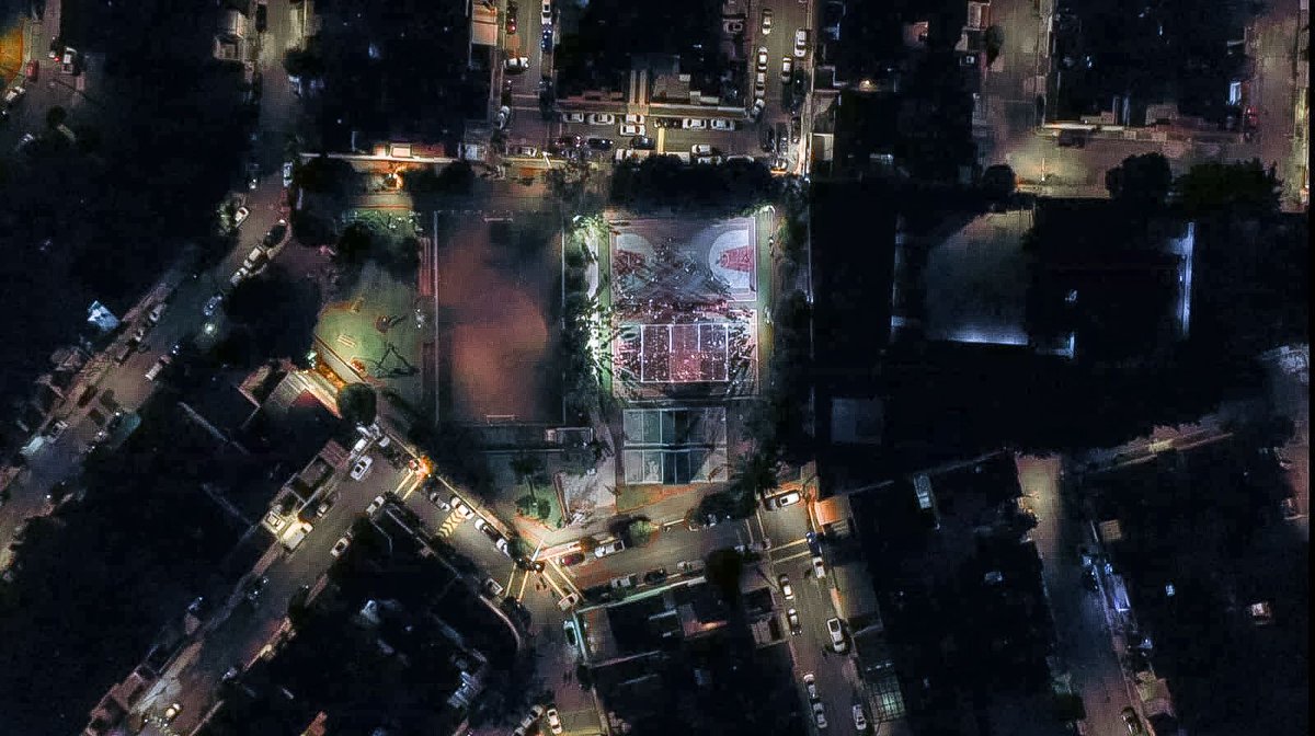 TolucaGob's tweet photo. 🌃 ¡#Toluca suma más espacios seguros e iluminados! ✅💡

El Ayuntamiento de Toluca instaló 600 luminarias en Rancho La Mora como parte del programa Toluca se llena de luz, con tecnología que permite monitoreo remoto y ahorro de energía. 🔦 https://t.co/GkabZVubO7