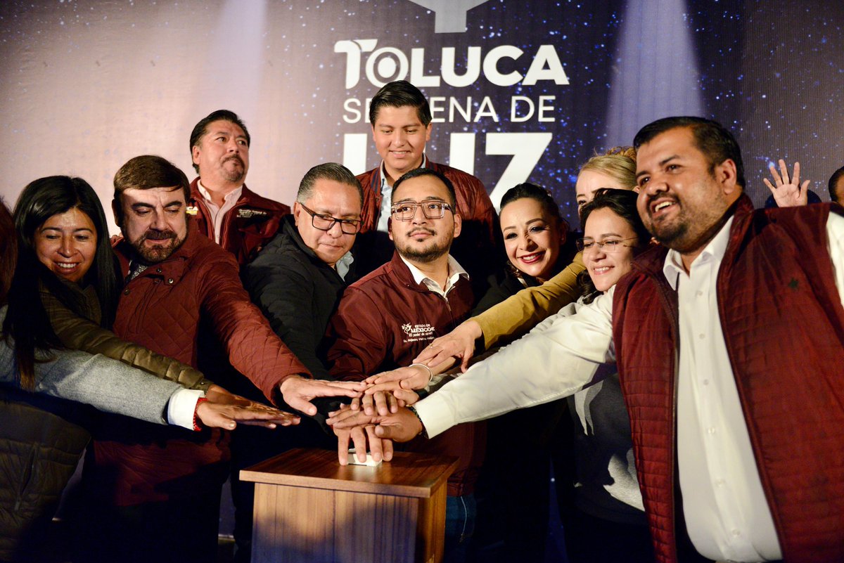 TolucaGob's tweet photo. 🌃 ¡#Toluca suma más espacios seguros e iluminados! ✅💡

El Ayuntamiento de Toluca instaló 600 luminarias en Rancho La Mora como parte del programa Toluca se llena de luz, con tecnología que permite monitoreo remoto y ahorro de energía. 🔦 https://t.co/GkabZVubO7