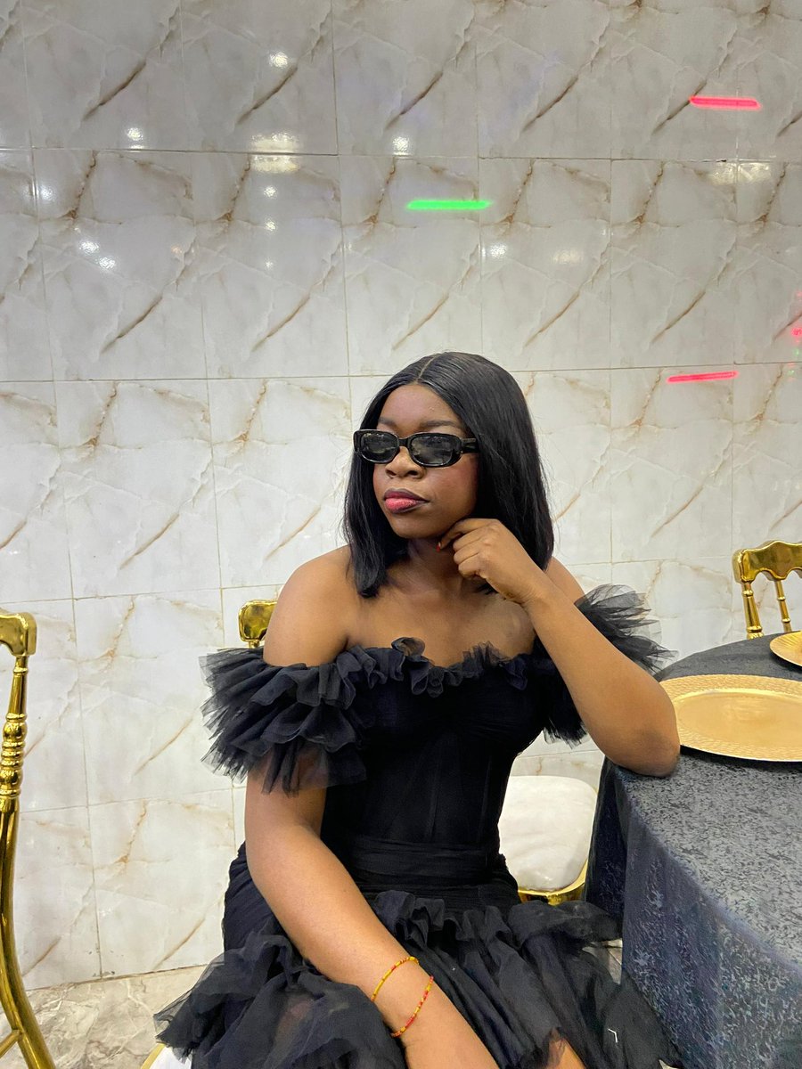 JosephineMawete's tweet image. Comme l’écrit souvent la Présidente du #PCT, cette photo est ici pour les Likes. 
#VendrediProduction