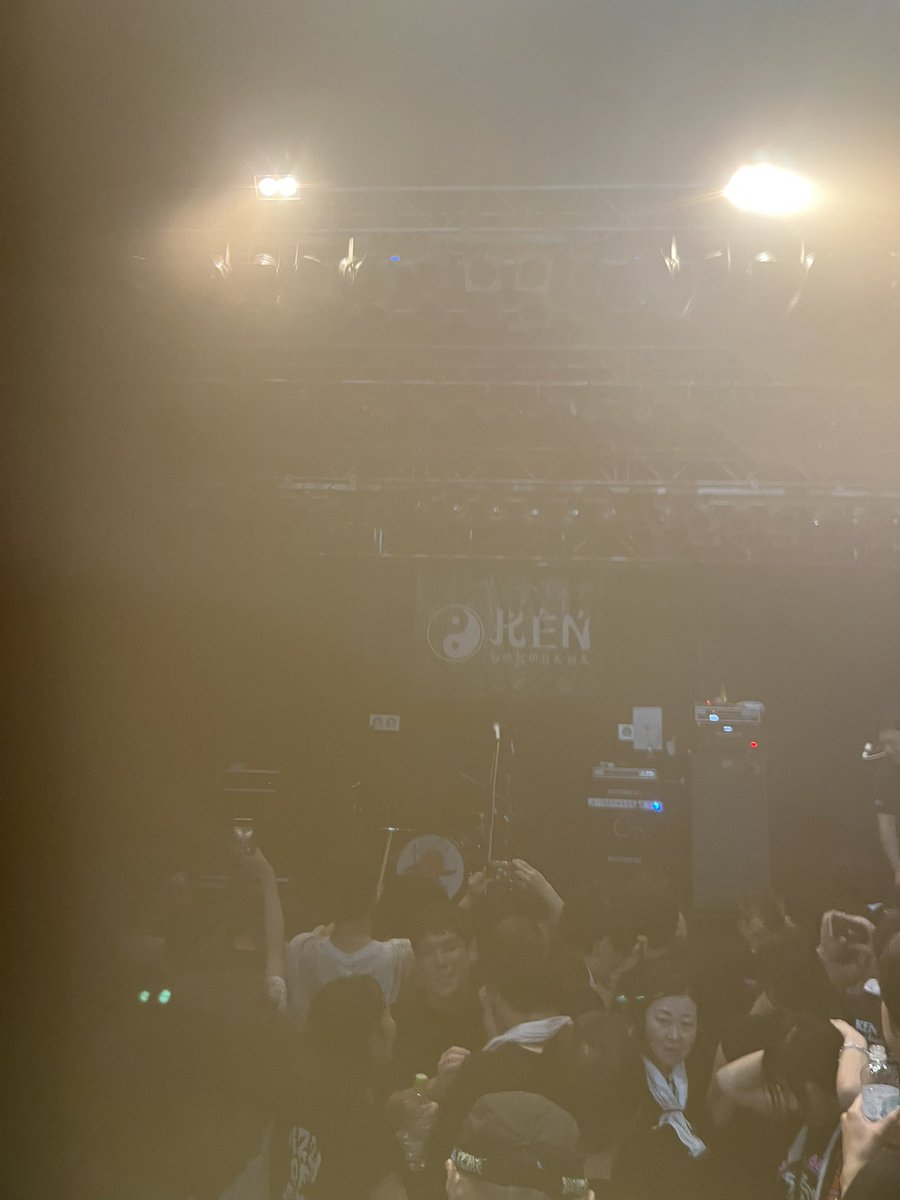 32razors's tweet photo. やっと帰宅
Jurassic Sounds Tourの名に恥じぬ良いライブでした、最初何のネーミングなんかと思ったけど、セトリが関係してたんね
That Girlの後、何やろうとしてたのかすごく気になって多分今日は寝れません。
soothingはまたの機会に聴きたい、may16はいつ聴いても最高

#kenyokoyama 
#JSツアー https://t.co/D3ITAe0dko