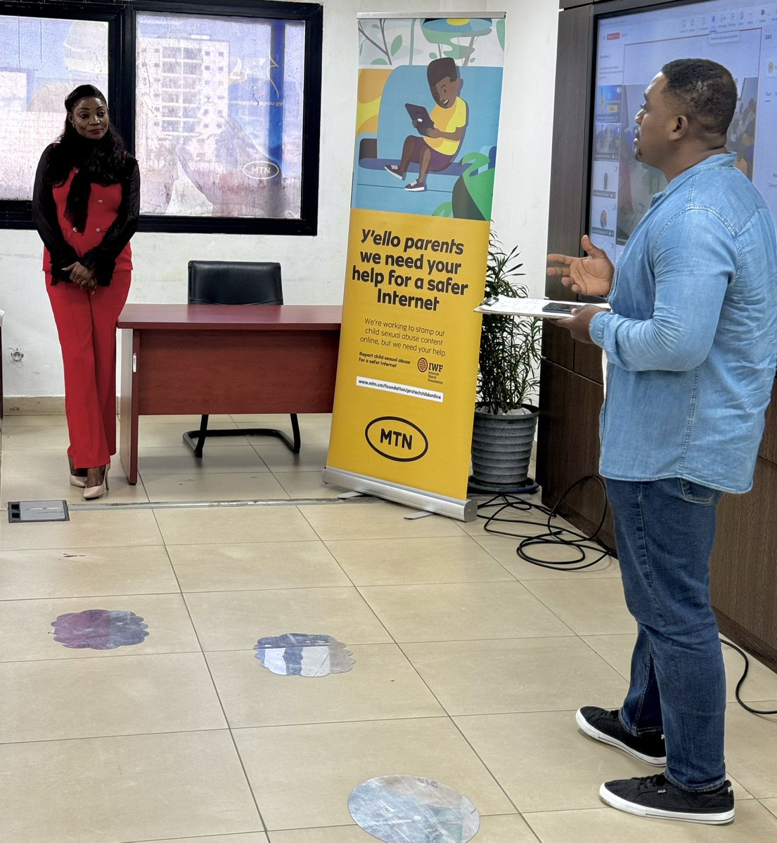 MTNCameroon's tweet photo. ❓ The Q&A session is underway! @MTNCameroon staff are engaging directly with our speakers. Insightful questions, honest reflections, and shared solutions. This is how change begins.
#HelpChildrenBeChildren #DoingGoodTogether #DoingForTomorrowToday https://t.co/FU84WTtciP