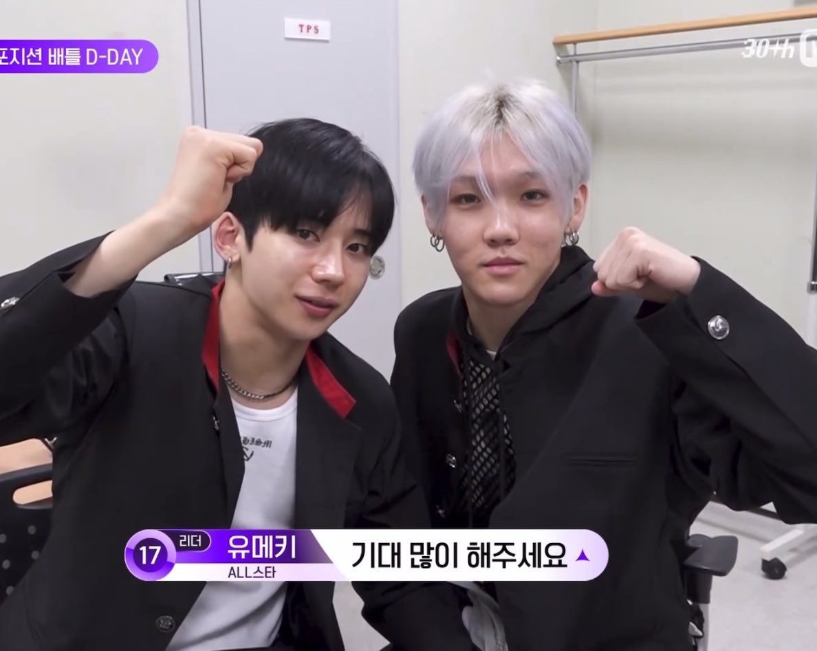 xuesurenpics's tweet photo. suren fans please let’s not fall for mnet’s evil editing and send any hate to yumeki 🙏 we can see that they’re very friendly with eachother and yumeki was comforting him when he was crying 😓💟 

#XUESUREN #薛苏仁 #쉬에수런 #BOYS2PLANET https://t.co/NPo7961QTr