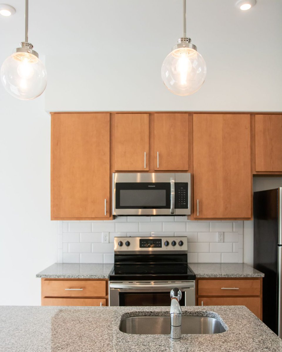 LegendPropGroup's tweet image. ✨ We have two spacious 2-bedroom, 2-bath apartments ready for you in Norfolk, VA!
• #203 — 818 sq ft — $1,899/month
• #121 — 1,160 sq ft — $2,039/month

All Inclusive | Pet Friendly | In Unit Washer/Dryer

Schedule a tour: bandgplaceapts.com