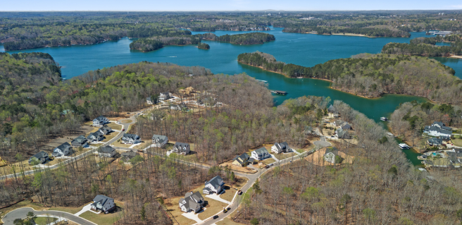 Breathtaking sunsets and serene waterfront vistas 🛥️ 

Lakeside living awaits at <a href="/PeachtreeRes/">PeachtreeResidential</a>'s waterfront communities – Arden on Lanier and White Post on Lake Lanier.

Embrace life by the lake with Peachtree Residential: atlantarealestateforum.com/experience-exc…