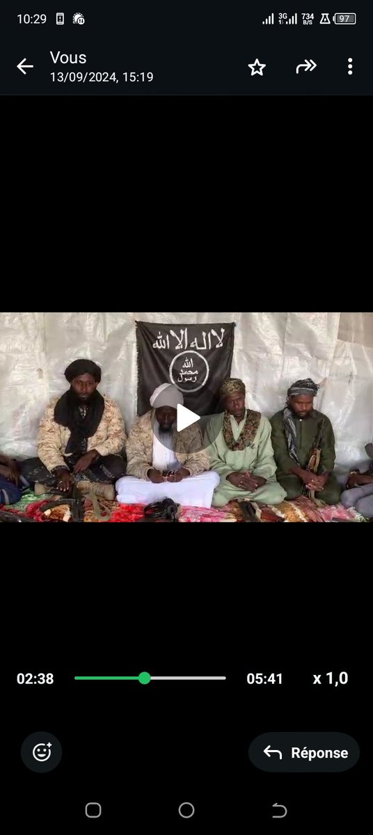 MamanInoua's tweet photo. Par ailleurs, la photo a été prise dans une vidéo qui date du 17 Rabi'ul Awwal 1442 lorsque Bakura avait reçu des visiteurs de Shekau venus de Sambisa, synonyme de premier contact entre Bakura et Shekau depuis la scission de 2016. Il y avait Bakura, Sa'alaba, Malam Mamman. https://t.co/RPBgjGnwPi