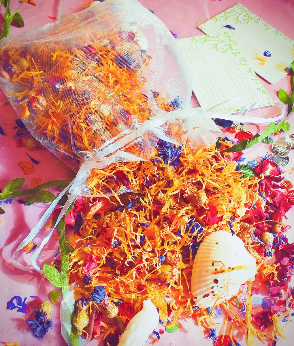 seaside crystal chocolate boxes and scented mermaid petal purses🌸

seatangles.etsy.com