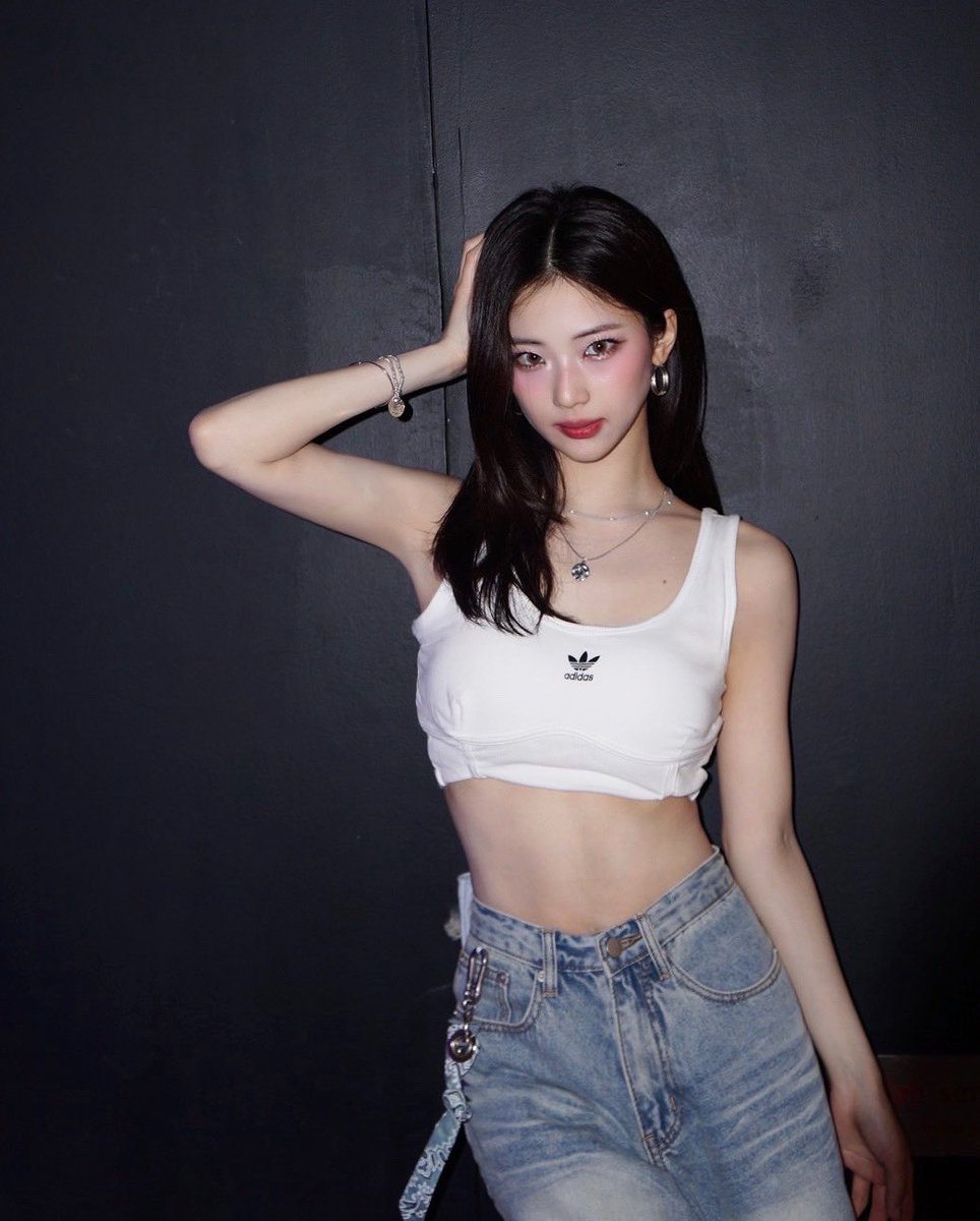 rukawaio's tweet photo. just me keeping it simple—white top, baggy jeans, and backstage lights in Malaysia ₊♬ https://t.co/jm9aJt0cEU