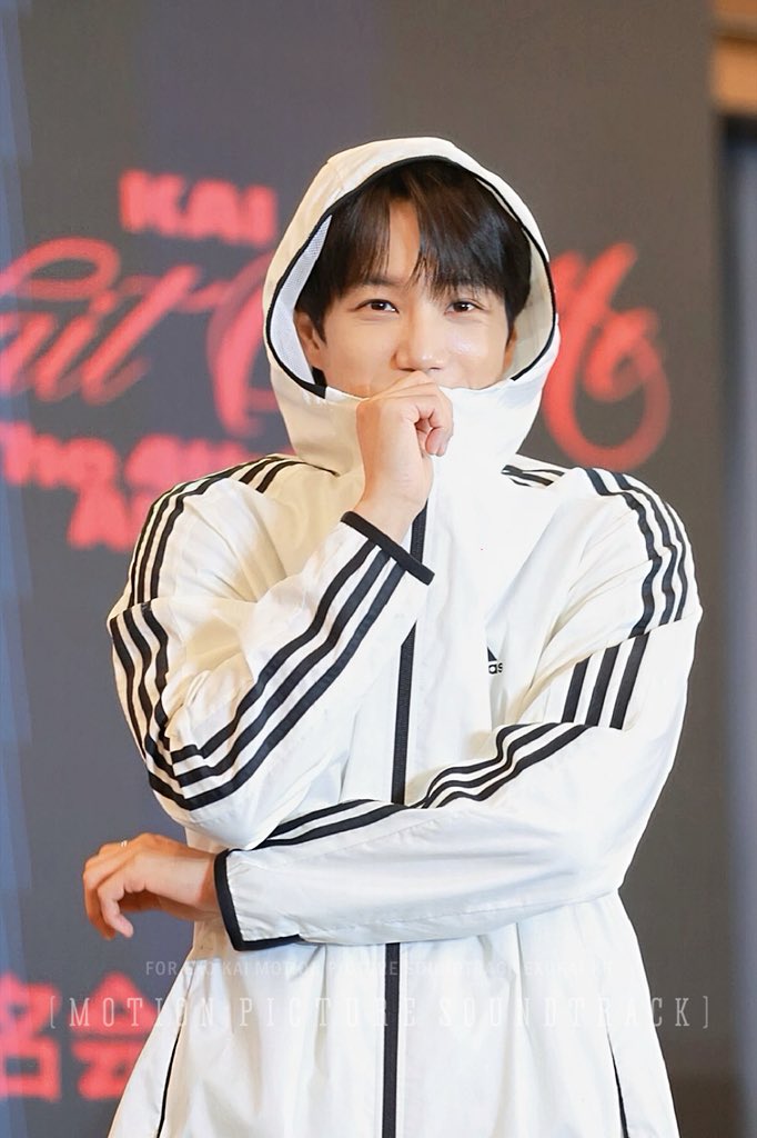 exokai_kr's tweet photo. 250822 YIZHIYU FAN SIGN EVENT

#카이 #kai #カイ@weareoneEXO https://t.co/C1NdtcVyr9