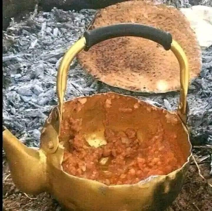 حتى الكتلي في اليمن  بيشتغل خارج تخصصه 🫣😂
🌻جمعه طيبه 🌻
