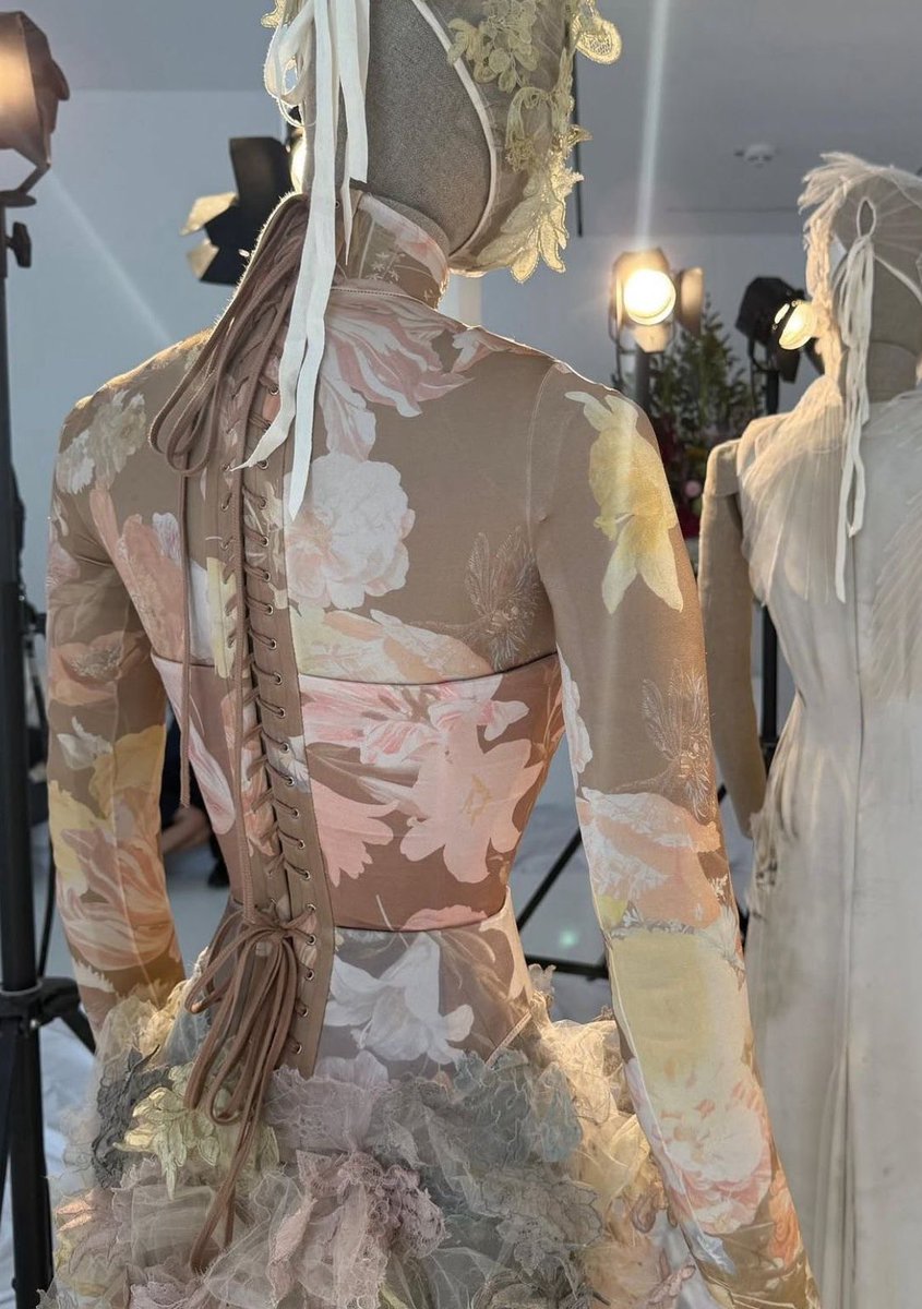 The FLORAL print of ✨Maison Margiela✨ Artisanal 2025 by Glenn Martens. 🪡