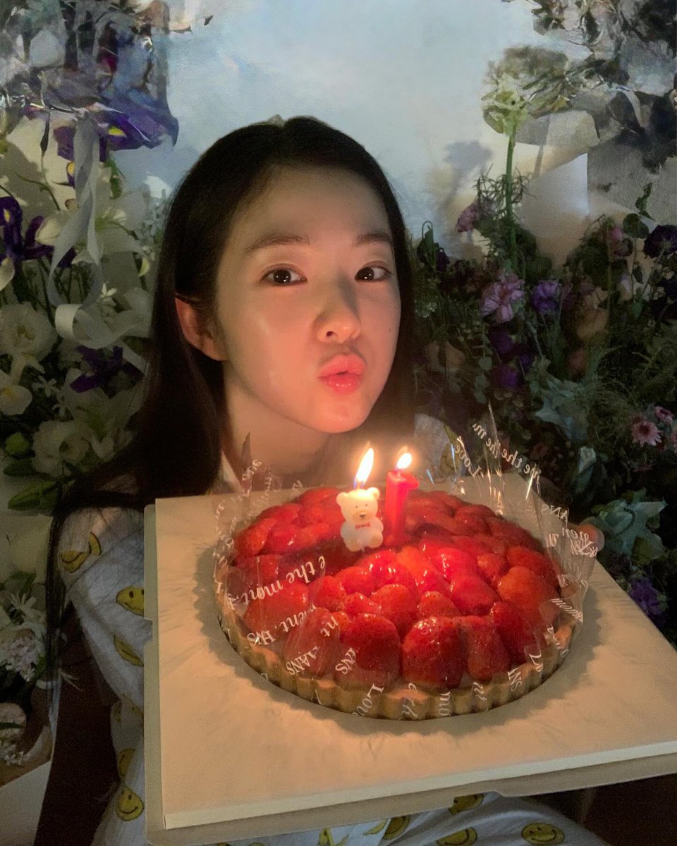 용씩이들 준나 투명한점
린배배가 갤러리정리하고 한참 고심해서 올렸을 수십개의 사진 중에서 제일 좋아하는거
민둥맨둥👇