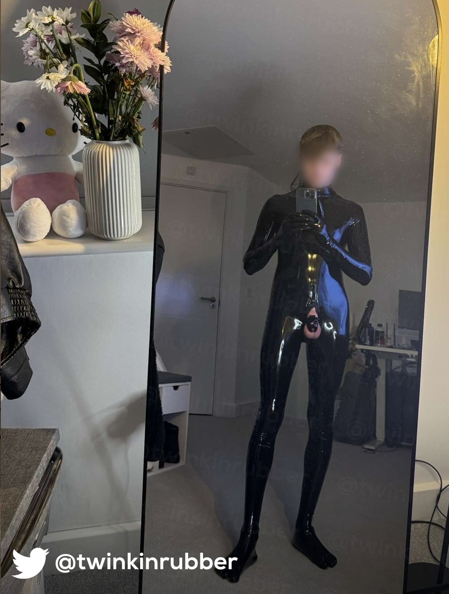 i've made a friend >.<