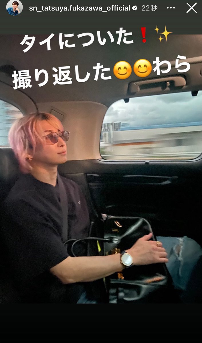 黒×ゴールドのバーキンをラフにカジュアルに持つさっくんも、バーキン