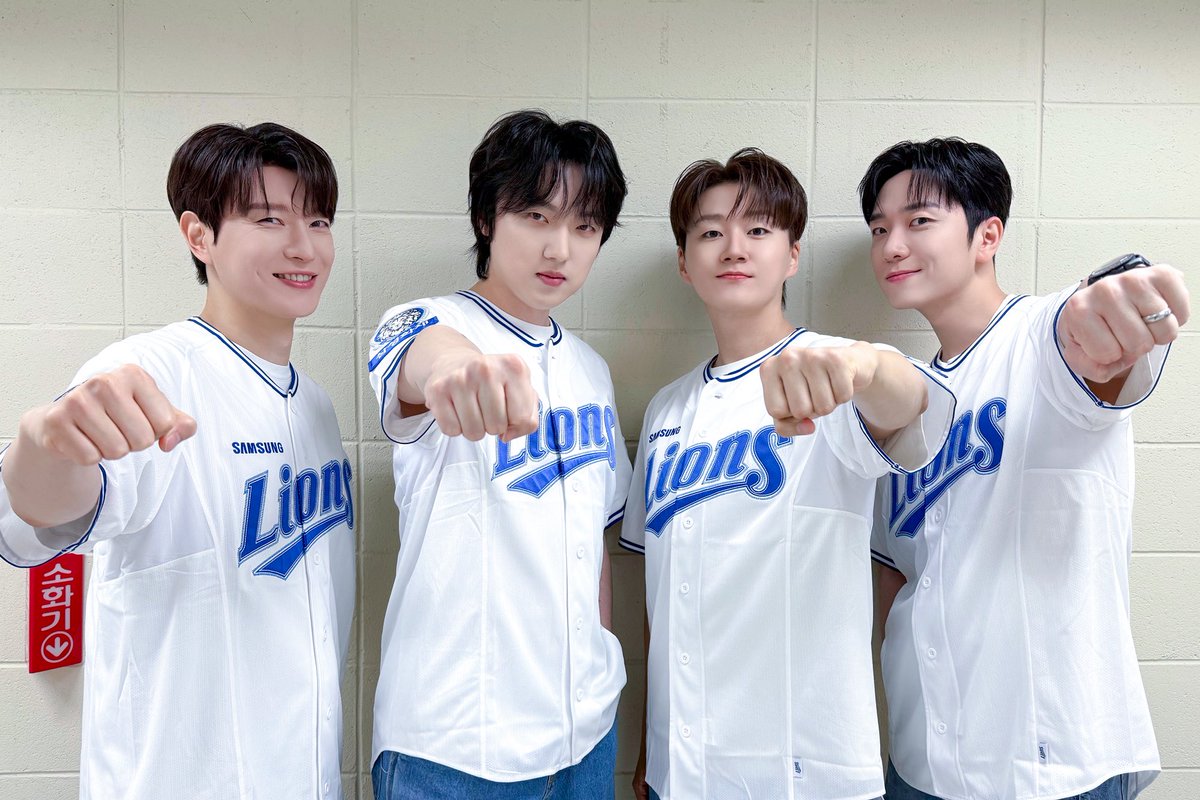 official_fore's tweet image. [📸]

250822
삼성 라이온즈 홈경기 시구 • 이벤트 종료!

최강 포레💙
최강 숲별💙

#포레스텔라 #Forestella