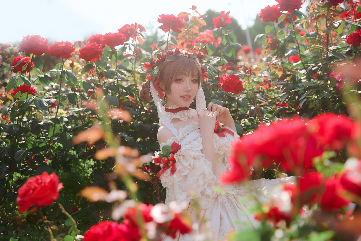 Sakizo illust : Strawbarry Dress🌹🍓
M : <a href="/ere_cos/">에렌</a>