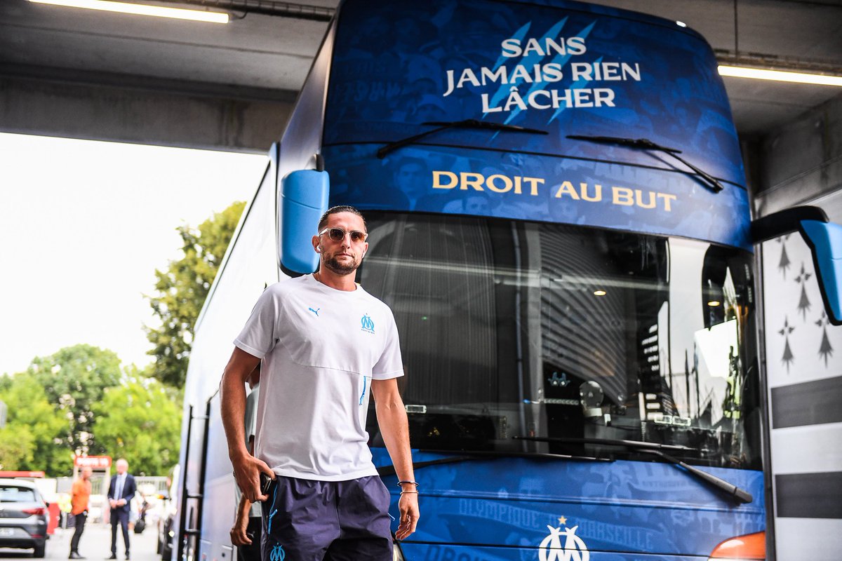 _BeFootball's tweet photo. 🚨 « 𝗝𝗘 𝗡𝗘 𝗗𝗢𝗜𝗦 𝗣𝗔𝗦 𝗠𝗘 𝗣𝗥𝗢𝗦𝗧𝗜𝗧𝗨𝗘𝗥 𝗣𝗢𝗨𝗥 𝗨𝗡 𝗝𝗢𝗨𝗘𝗨𝗥 𝗤𝗨𝗜 𝗡𝗢𝗨𝗦 𝗙𝗔𝗜𝗧 𝗚𝗔𝗚𝗡𝗘𝗥 𝗗𝗘𝗦 𝗠𝗔𝗧𝗖𝗛𝗦. » 😤😤

Roberto De Zerbi 🇮🇹 sur sa relation avec Rabiot 🇫🇷 :

« 𝗜𝗟 𝗬 𝗔 𝟭𝟬 𝗝𝗢𝗨𝗥𝗦, 𝗤𝗨𝗔𝗡𝗗 𝗜𝗟 𝗖𝗛𝗘𝗥𝗖𝗛𝗔𝗜𝗧 𝗨𝗡𝗘 𝗠𝗔𝗜𝗦𝗢𝗡, 𝗝𝗘 𝗟𝗨𝗜 𝗔𝗜 𝗗𝗜𝗧 𝗤𝗨𝗘 𝗝𝗘 𝗟𝗨𝗜 𝗗𝗢𝗡𝗡𝗔𝗜𝗦 𝗠𝗔 𝗠𝗔𝗜𝗦𝗢𝗡 𝗗’𝗔𝗜𝗫-𝗘𝗡-𝗣𝗥𝗢𝗩𝗘𝗡𝗖𝗘.

Je l’ai fait pour Adrien, mais je ne dois pas me prostituer pour un joueur qui nous fait gagner des matchs. Tout le monde doit respecter. »

(CP)