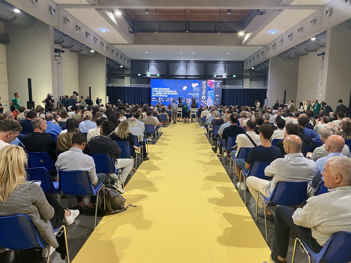 #DanielaFumarola a Rimini: “Nello slogan che ha scelto quest’anno il Meeting di Cl  si concentrano due concetti chiave: umanità e rinascita. Il tempo che stiamo vivendo richiede un esercizio di responsabilità completamente diversa rispetto al passato. Abbiamo l'esigenza di