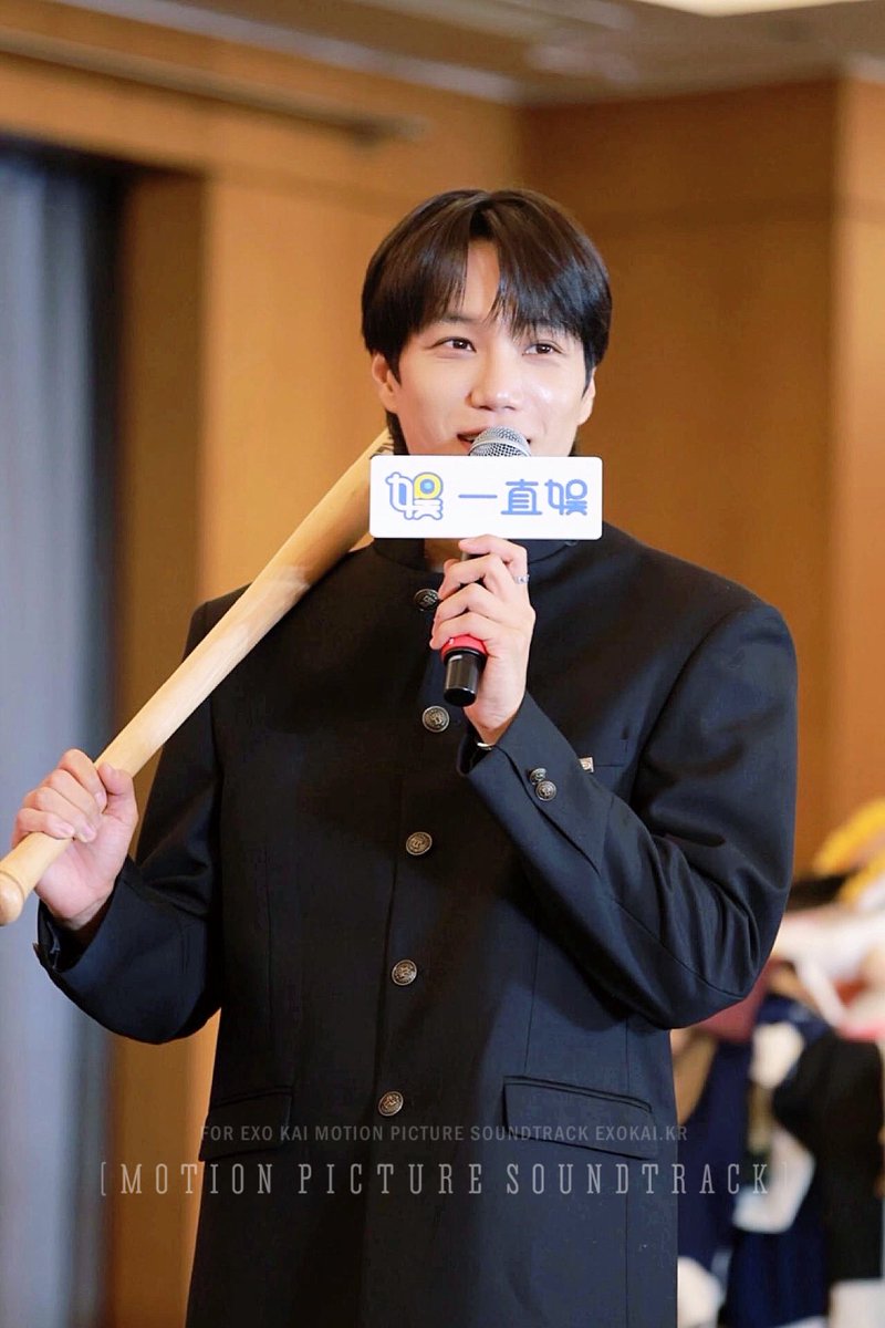 exokai_kr's tweet photo. 250822 YIZHIYU FAN SIGN EVENT

#카이 #kai #カイ@weareoneEXO https://t.co/2eAdGMsZZC