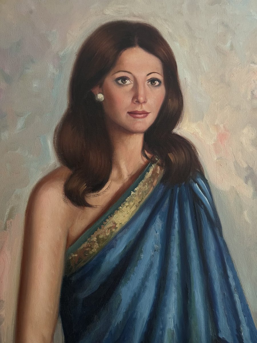 "Estoy en Paz", me dijo al recibir los Sacramentos. "Ser Cristiano tiene todas las ventajas y ningún inconveniente", le susurré; como decía su padre.
Mi buena amiga M. Carmen ha sido llamada a la casa del Padre.
Gran Cristiana.
Ruego una oración.🙏🏻
(🎨Retrato por Antonio Segovia)