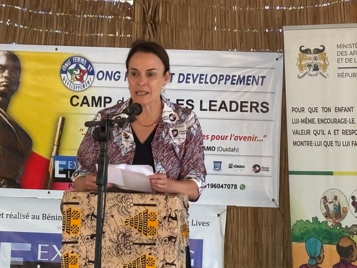 USEmbassyBenin's tweet image. Le Corps de la Paix s'est joint au Camp des Filles Leaders organisé à Ouidah. 44 filles y ont pris part, dont 12 anciennes participantes revenues en tant que formatrices, preuve concrète de l'autonomisation à l'œuvre.
#USinBenin #PeaceCorps #Leadership