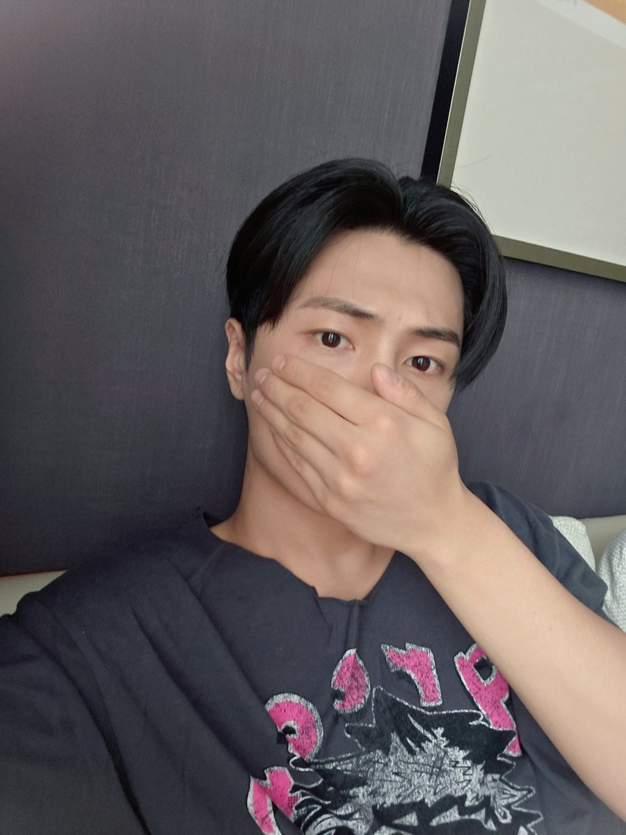 paypeyii's tweet image. • RelationFreak
"Derita friendzone sama orang freak"

; jay ENHYPEN few tweets AU