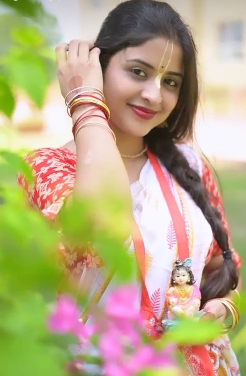 ईश्वर और मैं🥀🚩🙏

मैं कुछ भी ग़लत करने से बचती हूँ क्योंकि मैं ईश्वर से डरती हूँ।💞🌺
इसलिए नहीं कि वह मेरा कुछ बुरा कर देगा
बल्कि इसलिए कि उसे बुरा लगेगा।🌿🥇🌸

प्रेम से बोलिए हरे कृष्णा🙏 ❣️
<a href="/poonamg51580/">__--poonam g_-❣️</a>