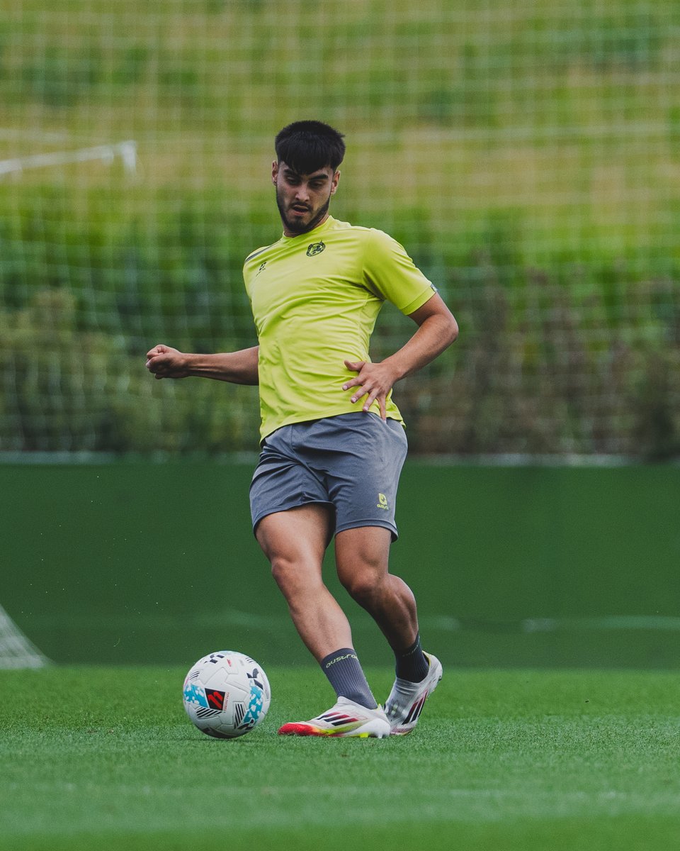 ⚡️ Axel Ayala estrenándose con el primer equipo

🚀 ¡A seguir así!

#CanteraRRC
