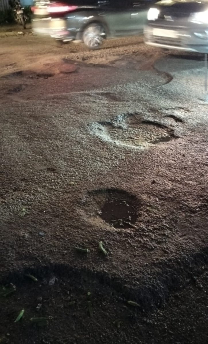 badnaam's tweet photo. @UPGovt @CMOfficeUP @gdagzb @CPCB_OFFICIAL @UPPCBLKO ये तस्वीरें राजनगर एक्सटेंशन के आनंदीबाई जोशी मार्ग की हैं। योगी जी के सड़कों को गड्ढा मुक्त करने के आदेश की साफ अवहेलना। धूल उड़ने से प्रदूषण भी होता है। महाराज जी एवं UPPCB संज्ञान लें। https://t.co/dgHbFIGGDu