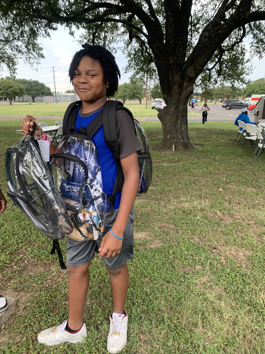 WacoFilmFest's tweet photo. Thanks WACO for another great event! We have away over 650 backpacks with school supplies to area children and families!!!! #wacofilmfest #wacofamilyfilmfest #servingwithheart https://t.co/KON5hz6085