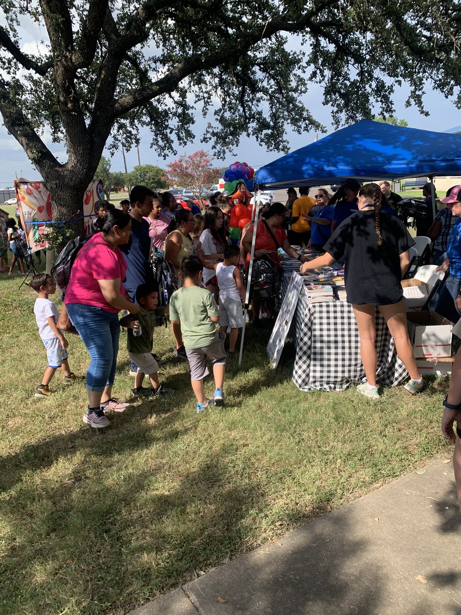 WacoFilmFest's tweet photo. Thanks WACO for another great event! We have away over 650 backpacks with school supplies to area children and families!!!! #wacofilmfest #wacofamilyfilmfest #servingwithheart https://t.co/KON5hz6085