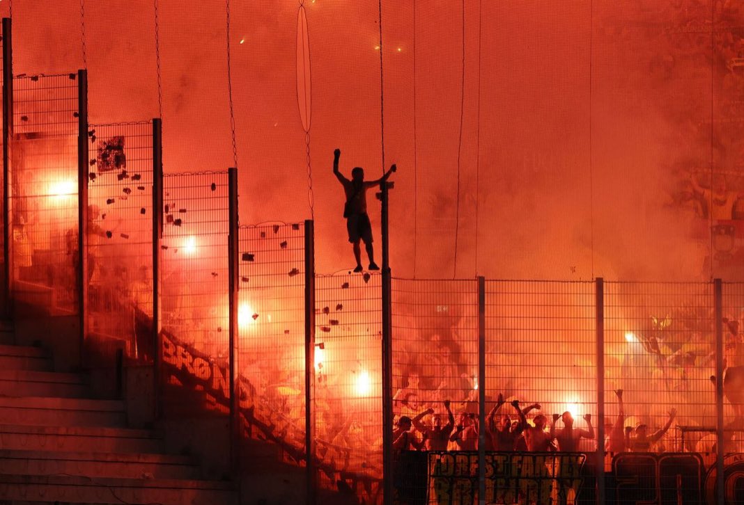 Brøndbyaway pyro på Stade de la Meinau 🤩🔥

#UECL #Brøndby #alpha