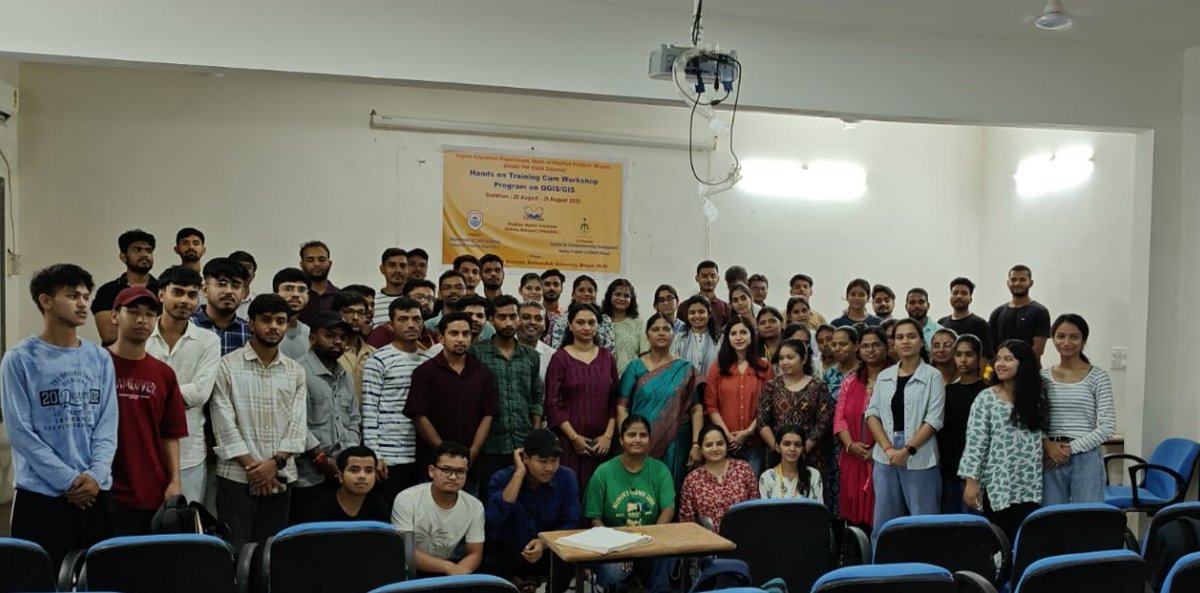 ITDCindia's tweet photo. QGIS-GIS Training at BU Geology Department
https://t.co/UG2CqWc1sW
#BarkatullahUniversity #GeologyDepartment #QGIS #GIS #GeospatialTraining #BhopalEducation #MappingTechnology #HigherEducation https://t.co/Tt2oerlCCB