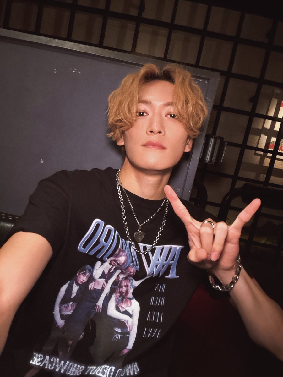ryuku_ryu9's tweet photo. 昨日はプロデュースしているグループの
デビューライブでした🤟🏽
自分もまだまだですが、
このプロデュース業ができる環境で
得れるものは全て吸収していきます!🧽
ご来場、ありがとうございました🫶🏽
引き続き、F.Y.C、4WORDのサポート、
よろしくお願いします🐲
#ryu9 #ryuku #りゅうく
#4word https://t.co/bh8PMJqgwD