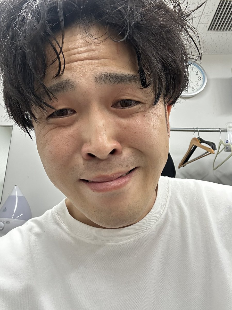 Gy9GlaVboAIZ-H2.jpg?format=jpg