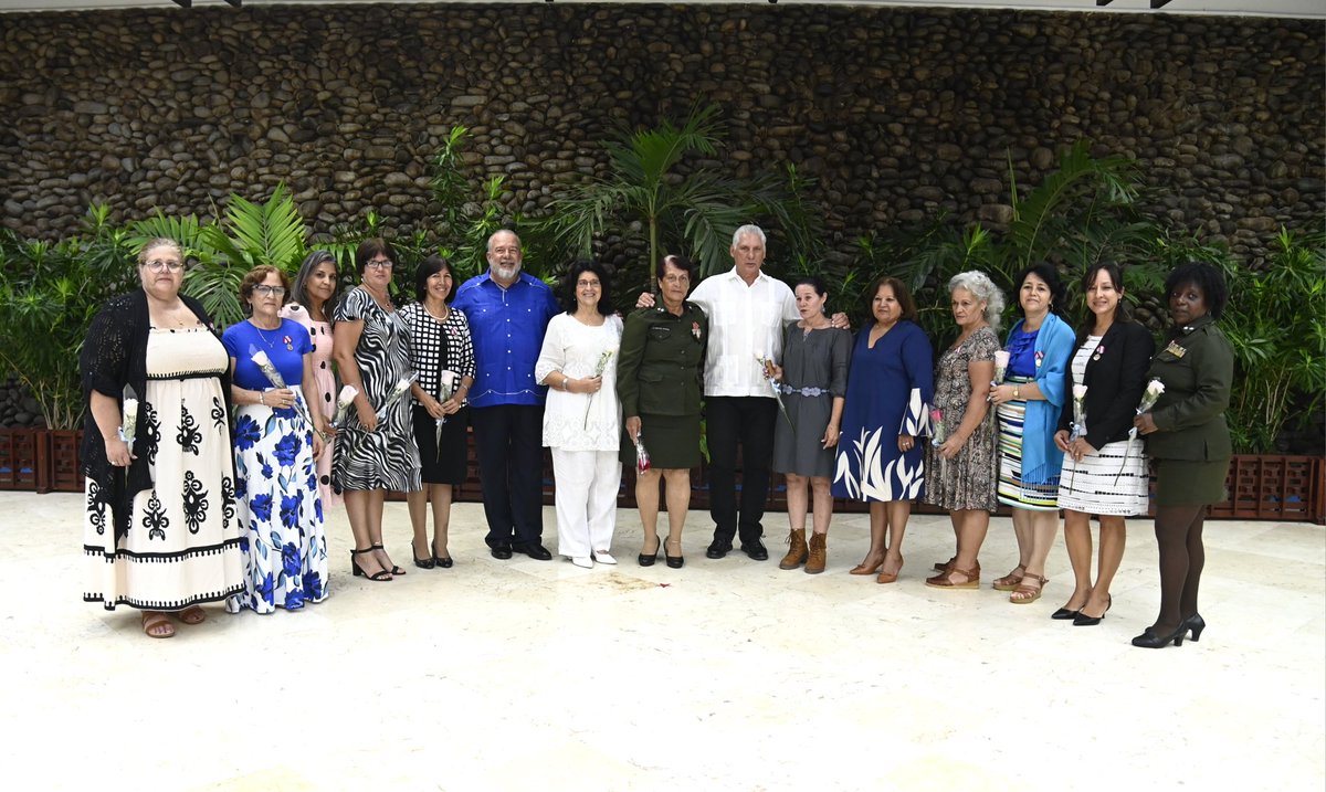 Miguel Díaz-Canel Bermúdez (@diazcanelb) on Twitter photo Un honor condecorar a un destacado grupo de mujeres, a las puertas del cumpleaños 65 de la <a href="/FMC_Cuba/">FMC de Cuba</a>.
Ellas simbolizan el legado de las heroínas de la Revolución y representan a toda la fuerza femenina de #Cuba, que vence cada día las dificultades con valentía, firmeza y amor. Un honor condecorar a un destacado grupo de mujeres, a las puertas del cumpleaños 65 de la <a href="/FMC_Cuba/">FMC de Cuba</a>.
Ellas simbolizan el legado de las heroínas de la Revolución y representan a toda la fuerza femenina de #Cuba, que vence cada día las dificultades con valentía, firmeza y amor.