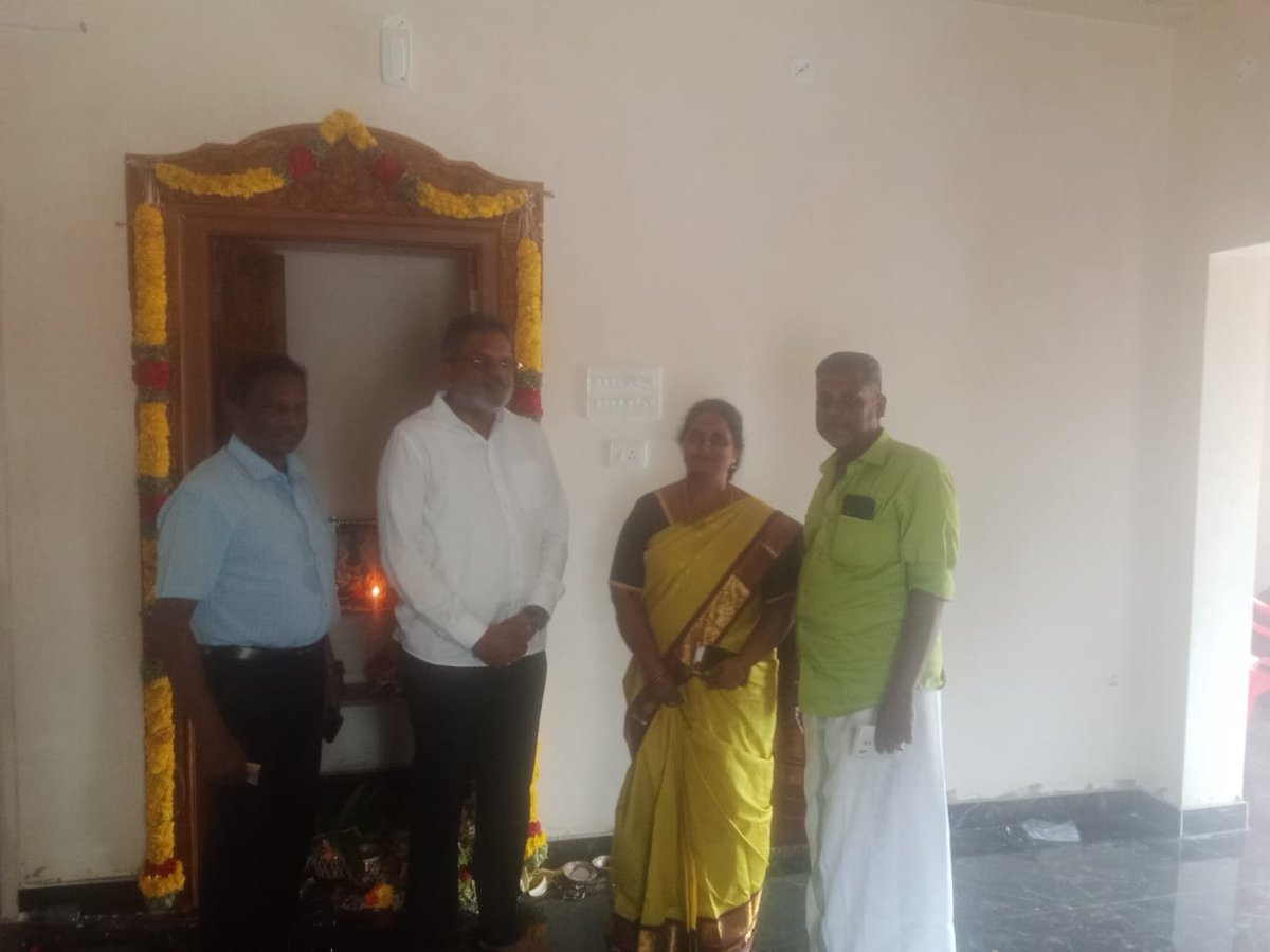 SDSSELVAM's tweet image. தஞ்சாவூர் மாவட்டம், ஒரத்தநாடு வட்டம், புலவன் காடு மேலத்தெரு, திரு. V.K செந்தில்குமார் செருமடார், திருமதி. தயா செந்தில்குமார் அவர்களின் இல்ல புதுமனை புகு விழாவில் கலந்து கொண்டபோது...

#thanjavur #orathanadu #function #housewarming #admk #mgr #amma #eps #chennai #sds #SDSSelvam…