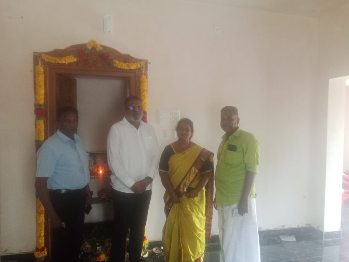 SDSSELVAM's tweet image. தஞ்சாவூர் மாவட்டம், ஒரத்தநாடு வட்டம், புலவன் காடு மேலத்தெரு, திரு. V.K செந்தில்குமார் செருமடார், திருமதி. தயா செந்தில்குமார் அவர்களின் இல்ல புதுமனை புகு விழாவில் கலந்து கொண்டபோது...

#thanjavur #orathanadu #function #housewarming #admk #mgr #amma #eps #chennai #sds #SDSSelvam…